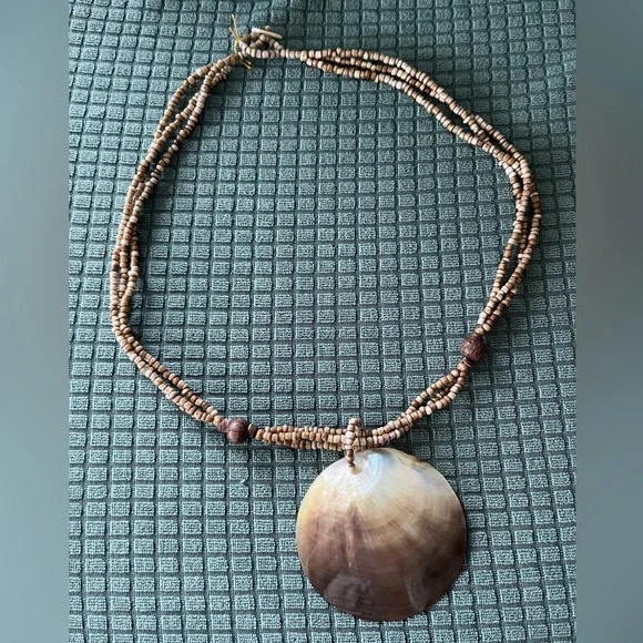 Boho shell necklace - Picture 3 of 5